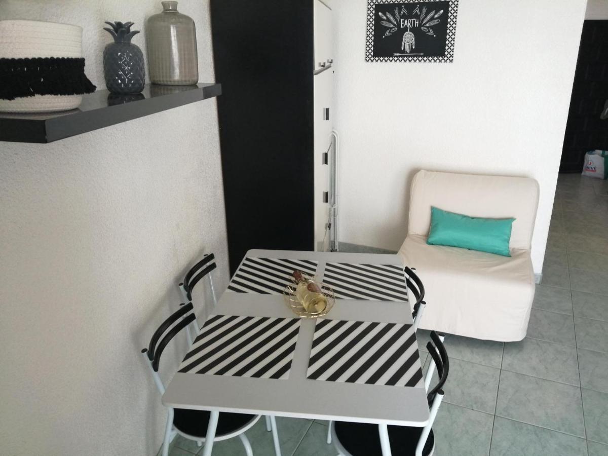 Joli Studio Bord De Mer, Clim, Balcon, Parking Prive Menton Exterior photo