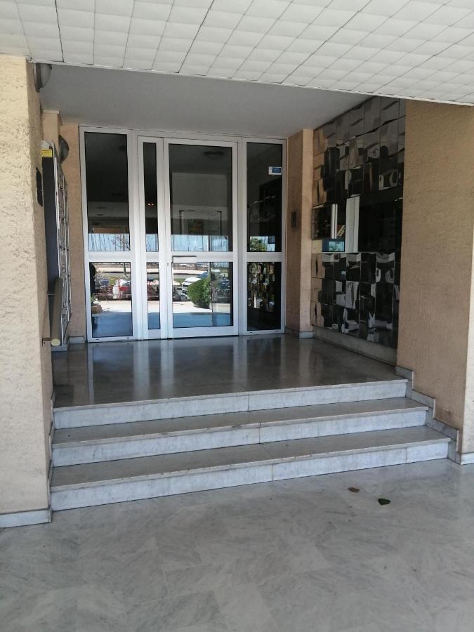 Joli Studio Bord De Mer, Clim, Balcon, Parking Prive Menton Exterior photo
