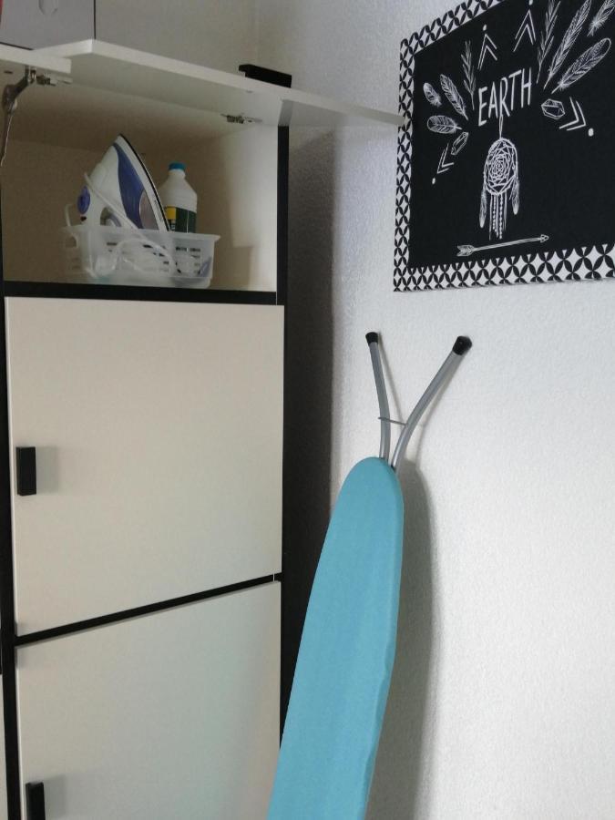 Joli Studio Bord De Mer, Clim, Balcon, Parking Prive Menton Exterior photo