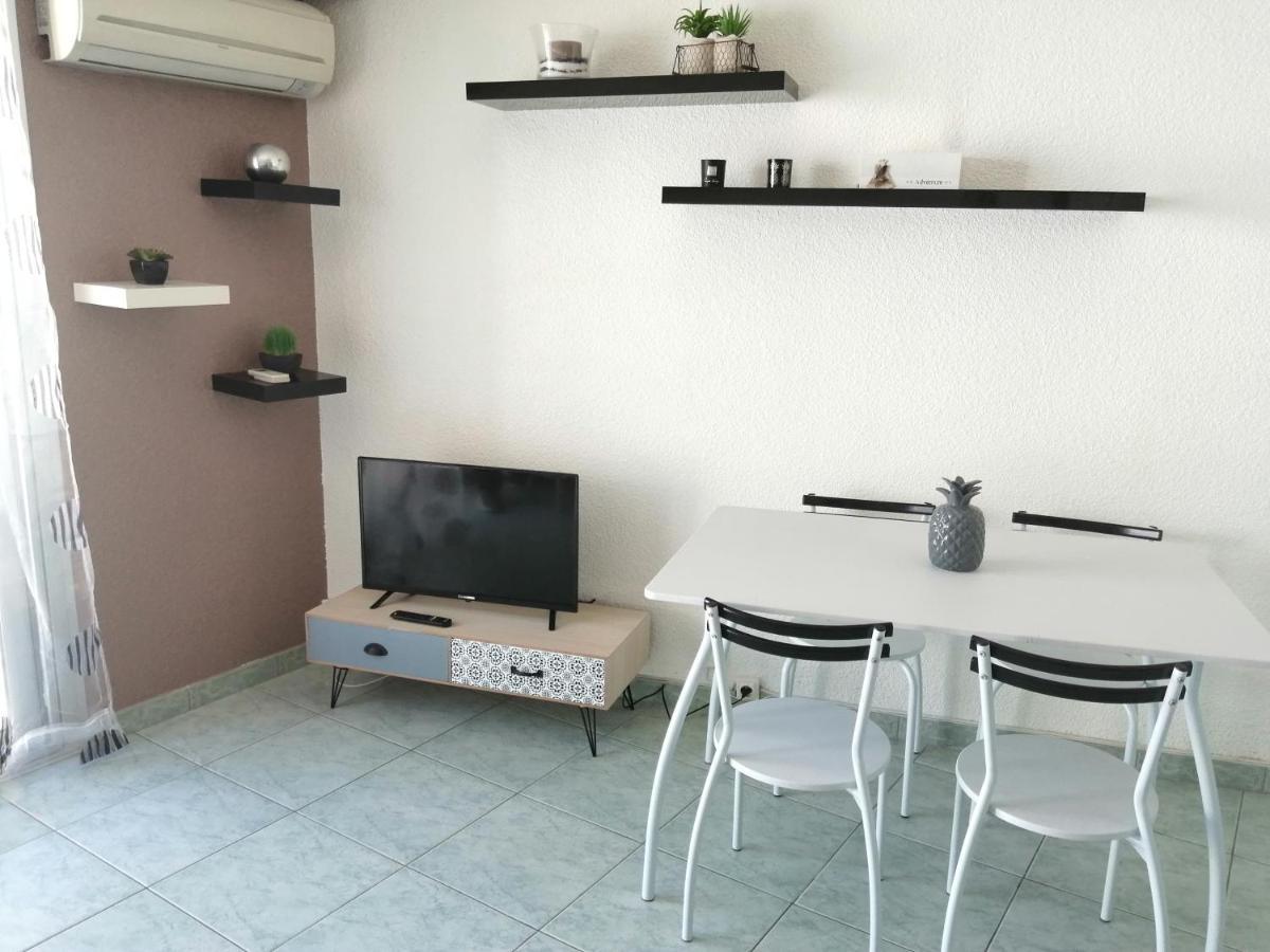 Joli Studio Bord De Mer, Clim, Balcon, Parking Prive Menton Exterior photo